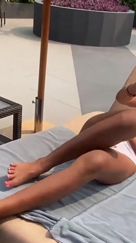 Johntronx - gagică amatoare thailandeză perfectă este în piscină