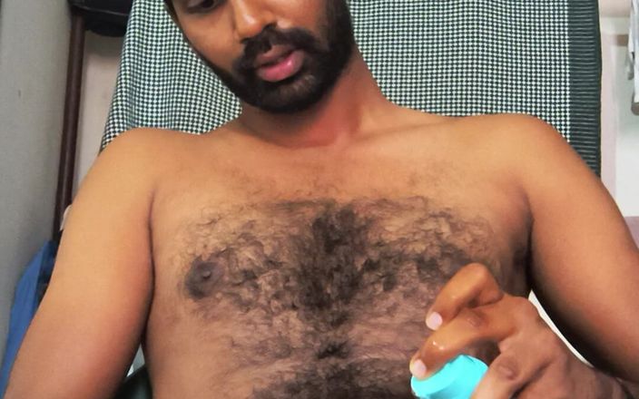 HornyHunk: Si masturba con il mio nuovo sex toy