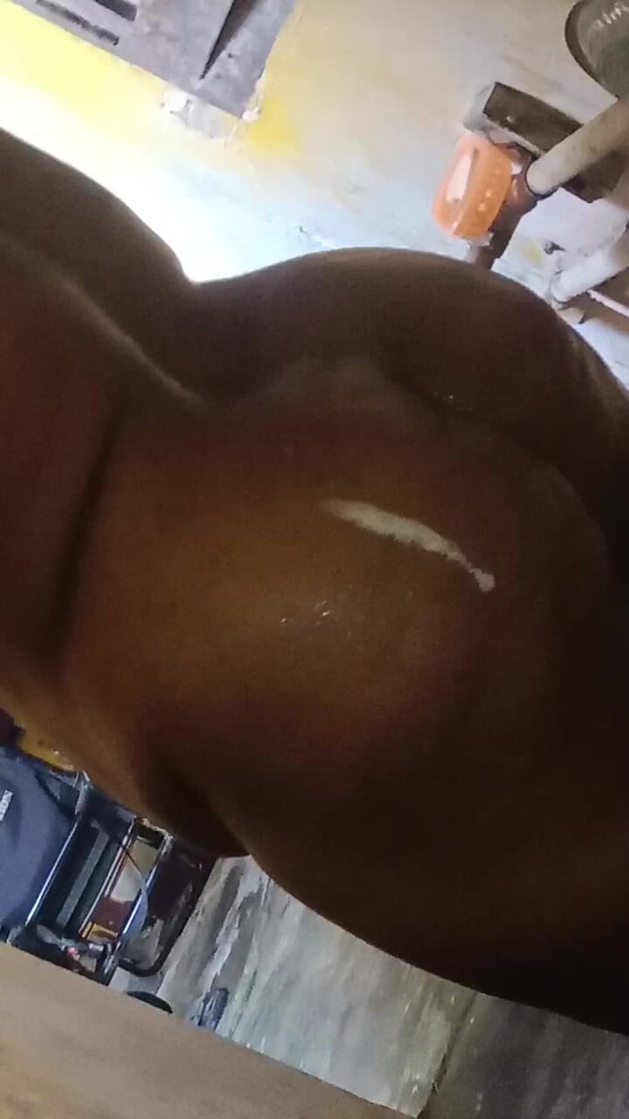 Tamil Anti Uma: Tamil-meisje was een bad aan het nemen in de badkamer...