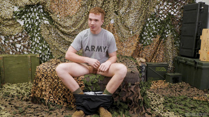 Active Duty: Kızıl asker Flip zenci acemi Adrian Hart'ı sikiyor - ActiveDuty