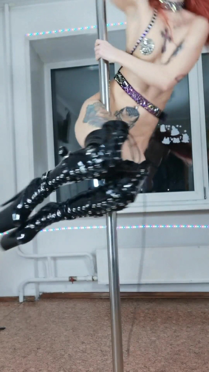 RedFox: Red Fox Sexually Dances Naked on Pole and Slaps Herself...