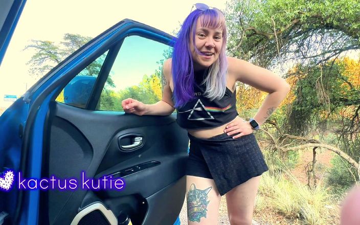 Kactus kutie: Arriscado xixi ao ar livre na estrada