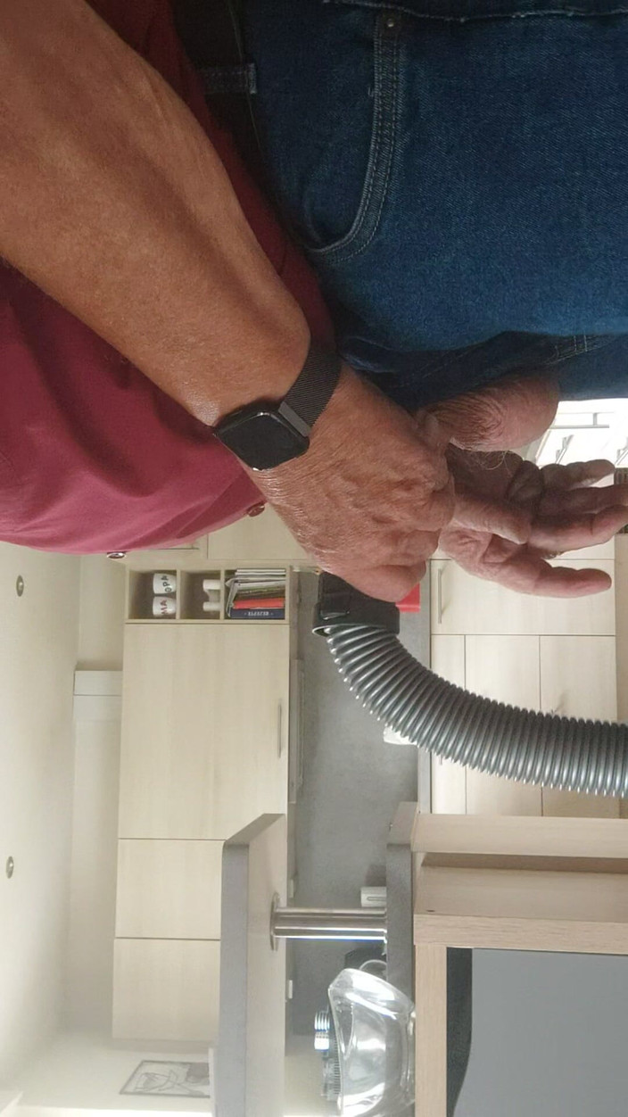 Karlchengeil: Cauda para fora e para dentro do aspirador de pó