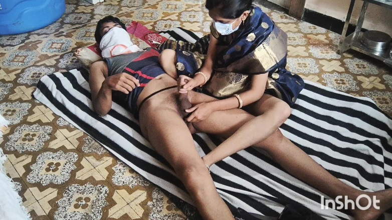 Desishycouple: Shivani 在厨房完整视频中与 devar 发生性关系。