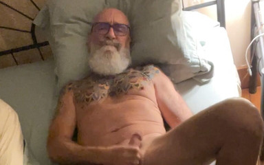 feedmedick: Připraven... v posteli.