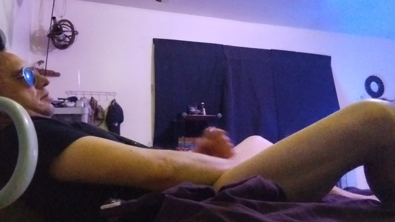 RoyToyBoi: Kamarád s velkým čůrákem kouří náklad