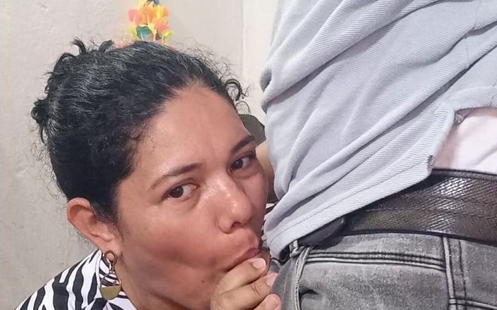 Valkyrieandluigy: Une belle-mère mariée se déshabille