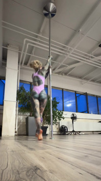 Czy Podoba Ci Się Moja Nowa Sztuczka Poledance? Śledź Mnie Teraz Na Mor Dzikie Treści.