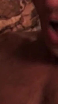 1_a肌肉发达的成熟夫妇操对方的屁股的超洞场景