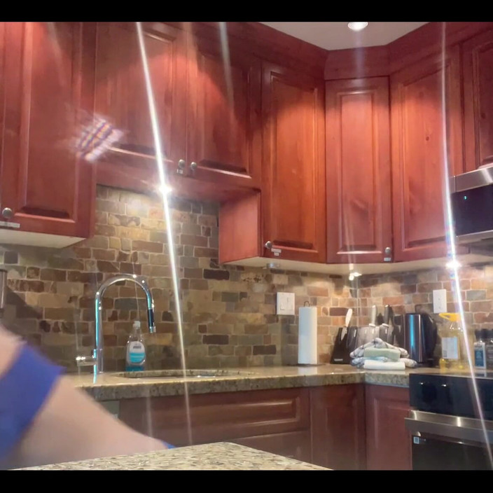 sweethanajapanese: Uklízím kuchyň sexy