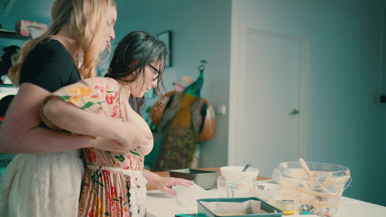 CharlieForde: Backe me a cake mit Charlie Forde, chasey Devil