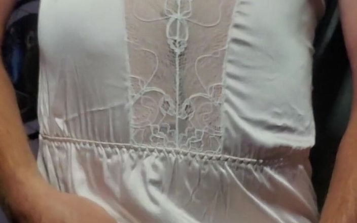 Fantasies in Lingerie: Моя шовковита білизна для ліжка