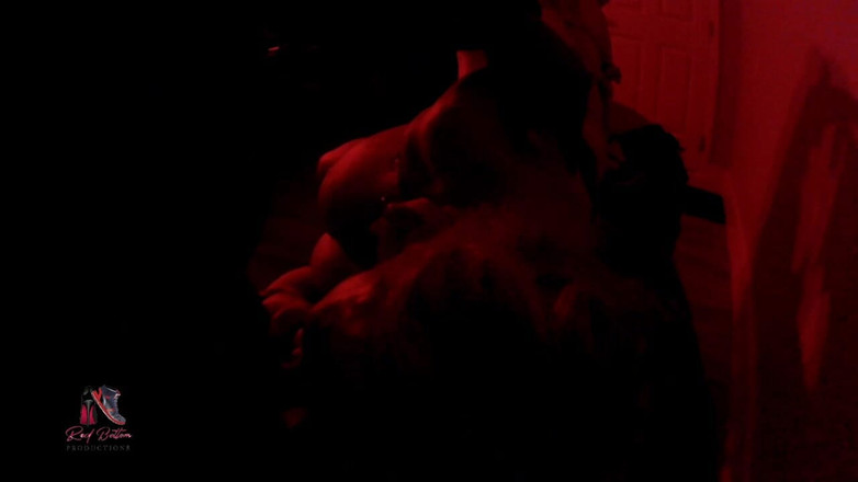 Reds Fetish Emporium: Sesi Dom berganda