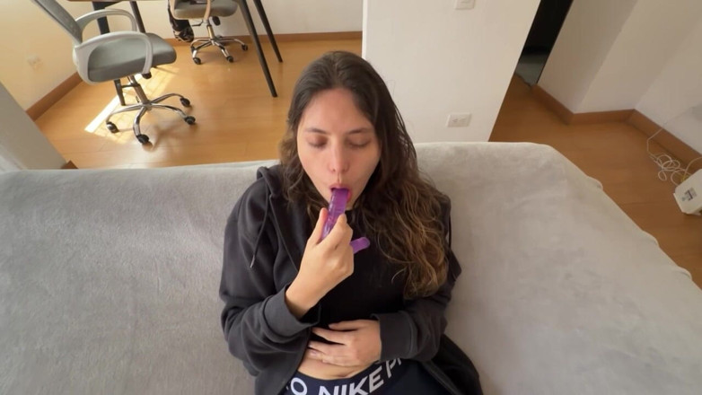 scarlettandc: She Likes to Fuck Her Ass