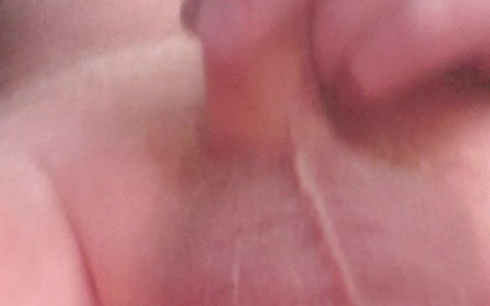 Redhairy4u: Il mio piccolo cazzo lecca la pipì