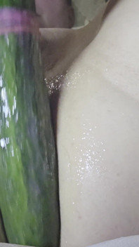 O cu da milf sexy é esticado com um bom pepino