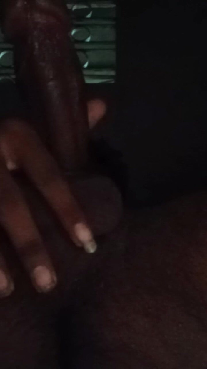 Arvind6355: Eu me masturbei e caí à noite. Meio-irmão