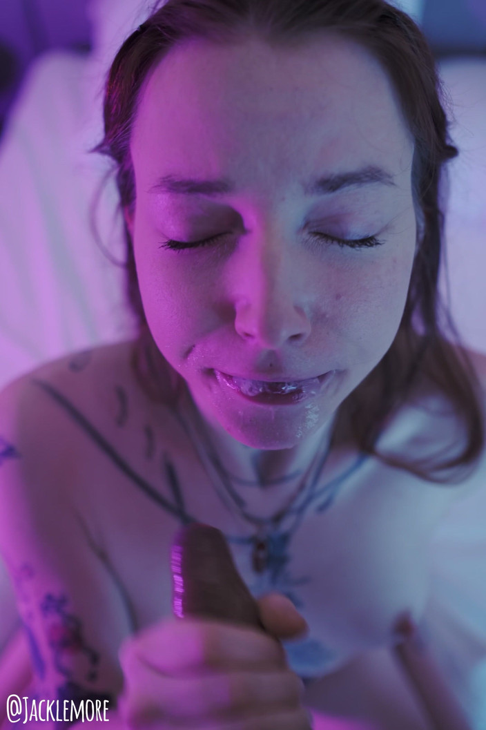 Jacklemore: Marianna mars nyepong kontol pov selama pemotretan