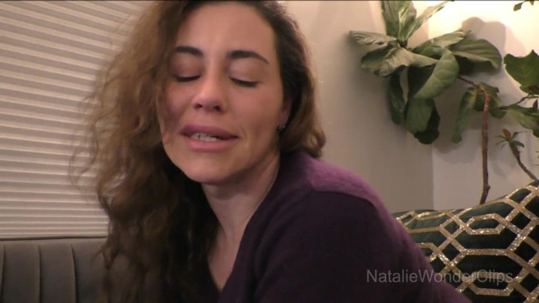Natalie Wonder: Üvey anne mammoth schlong'un tarafından sikiliyor