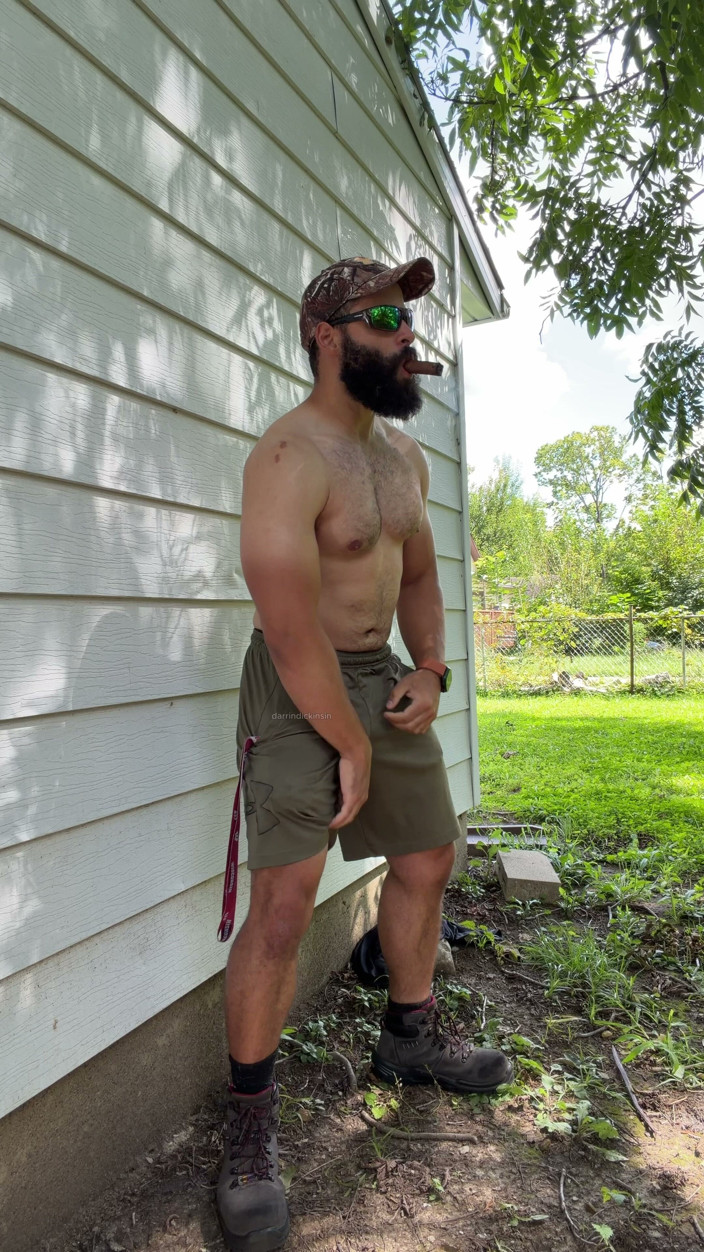 mascbeef95: Bearded Muscle Cub Cigar Cum Outdoors