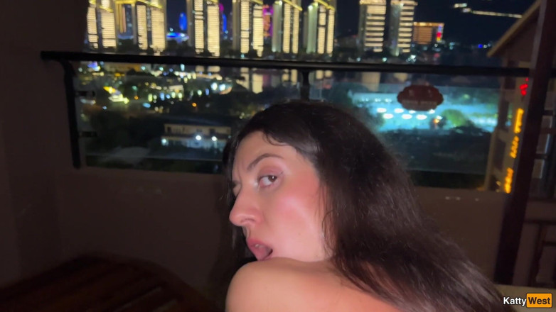 Katty West: Gadis kolam renang pengen ngentot dan setuju untuk ngentot santai -...