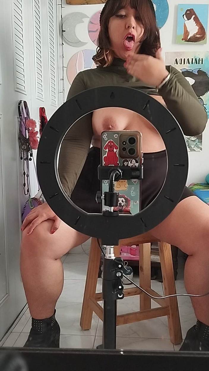 Nana Bela: Sexy na frente do espelho