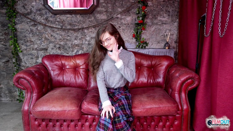Femout xxx: Femout British Teen 'lil Dips'
