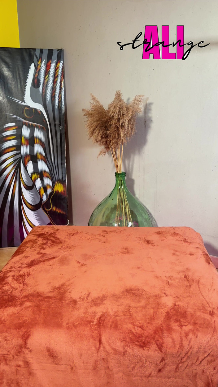 AliStrange: ブロンドの毛深い膣がピンクのフクシア色のディルドで激しくイくまで弄る