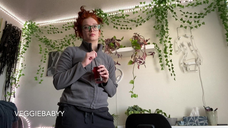 Veggiebabyy: Poison Ivy Strip Tease and Virtual Fuck