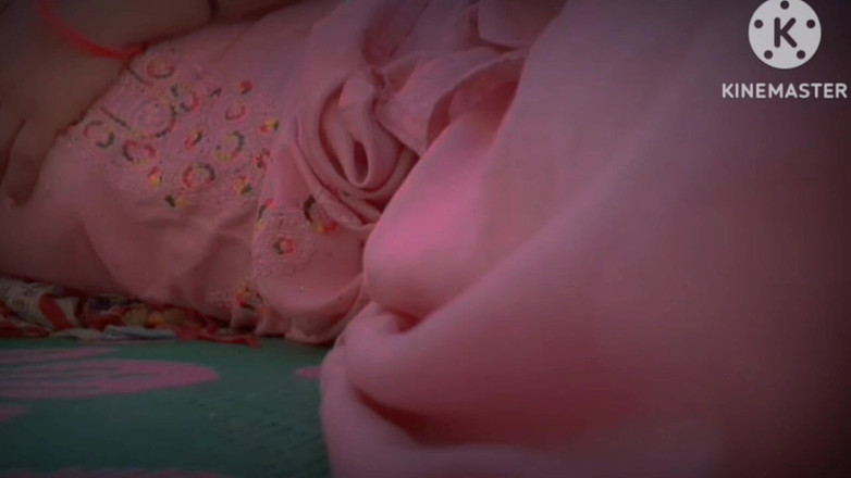 TricolorMusic3: ちょうどサルワールを脱ごうとしていたのに、腰を外そうとしていた