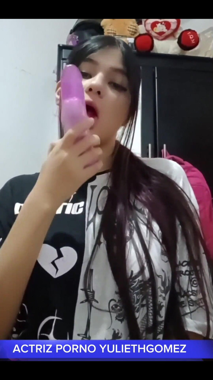 Yulieth Gomez: La masajista que contrató termina follándome (casero real)