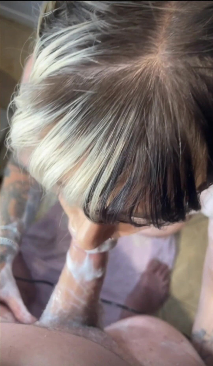 Only Owain: Boşalana kadar kremsi oral seks beni sağıyor