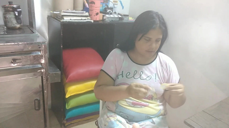 Adribella69: Suamiku pergi bekerja dan kamu tinggalkan aku yang super hot...