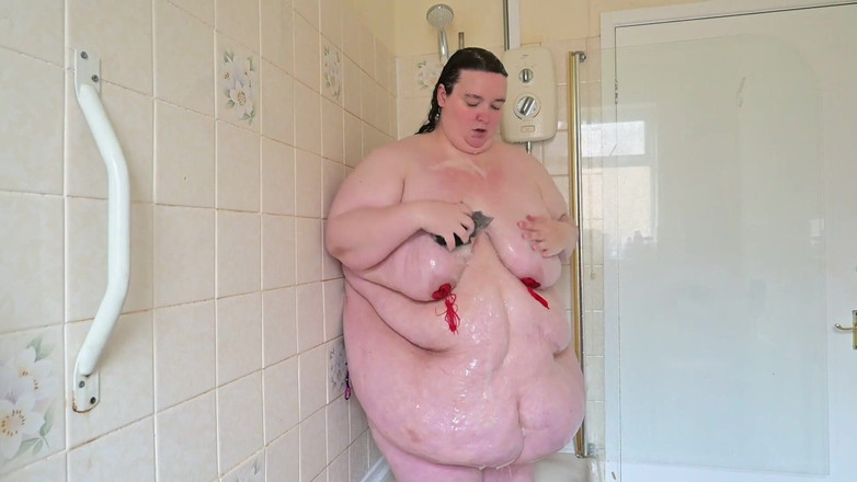 SSBBWLadyBrads: 胖女神肚子淋浴泰斯莱斯