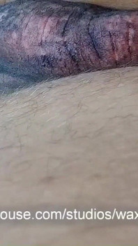 Ela faz arte corporal íntima para um cara