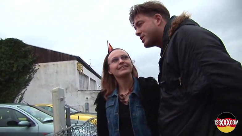 123XXX - Fucked Amateurs in Germany!: Follar en público la hace volverse loca