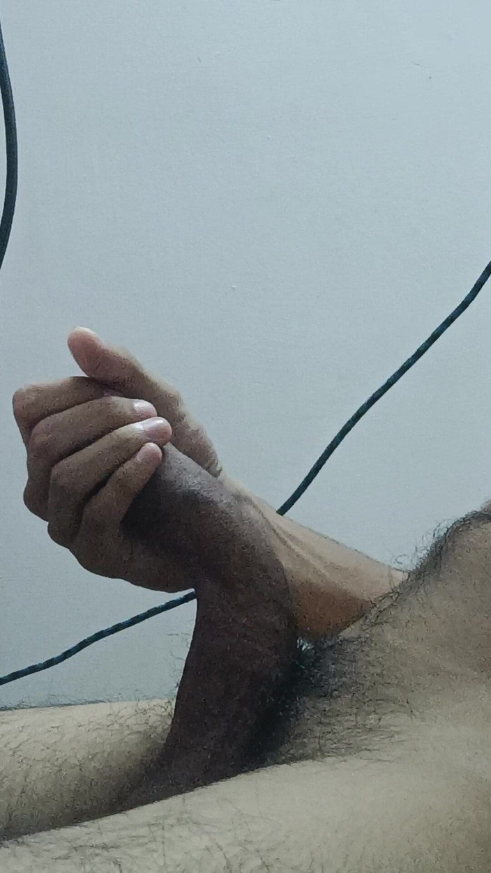 slayboy69: 热辣的男孩观看鸡巴英雄并失去他的耐心来达到高潮很长一段时间