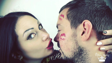 Goddess Misha Goldy: Coprendo Alex con il rossetto rosso lucido bacia tutto il...