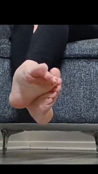 Stiletto's en blote voeten - lopen en poseren