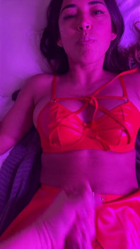 Red Latex ignoriert Sperma-Aufräumen mit Latina-Mianinen