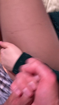 Žhavý anální sex s nevlastní sestrou v roztrhaných punčochách
