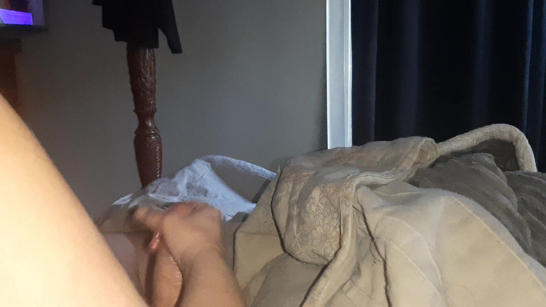 Silky Johnson: Handjob While Playing in Bed