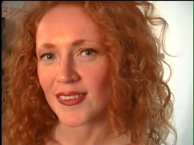 Old Good Porn: Pelirroja juguetona da mamada sensual