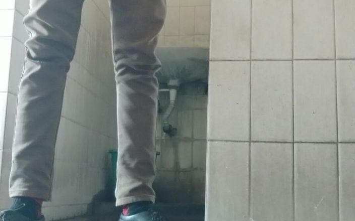 Tamil 10 inches BBC: लड़का बाथरूम में अपना बड़ा लंड चोद रहा है