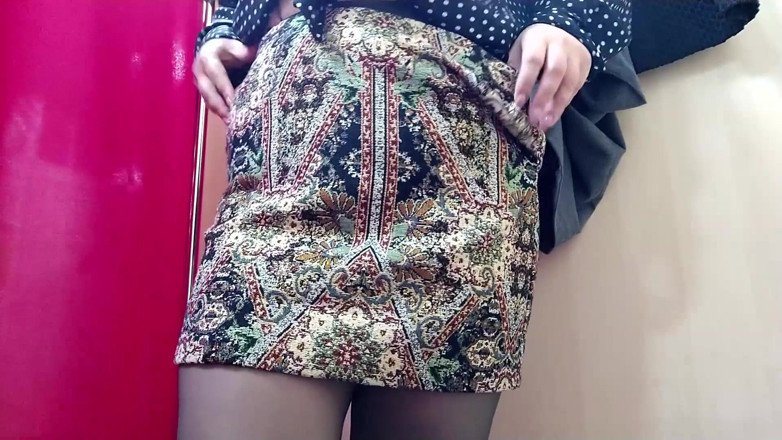 Elena: Big sexy belly and luxurious ass in the fitting room