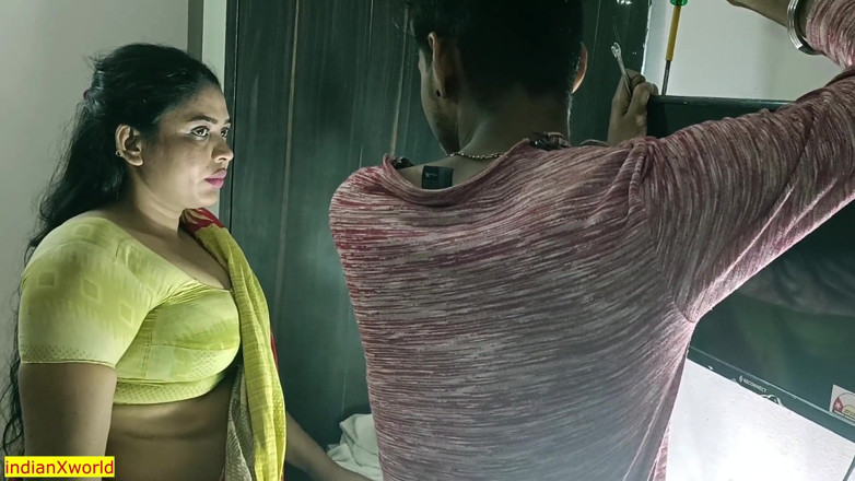 Indian Xshot: Jonge tv-monteur neukt gescheiden vrouw