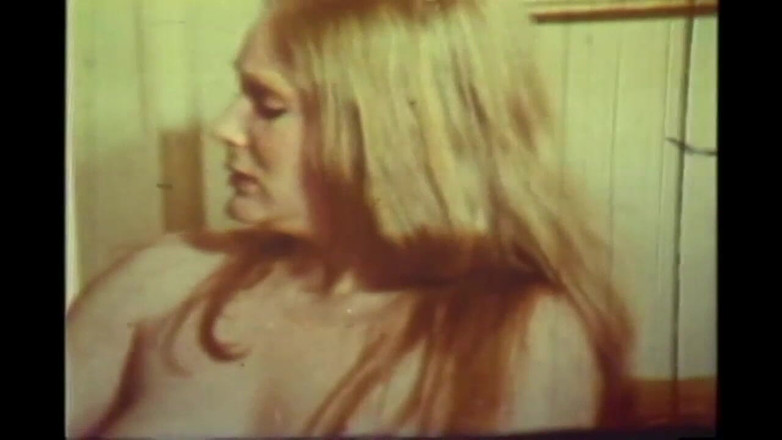 Vintage megastore: 穿着服装的淫荡熟女毛茸茸的阴户性交和射在嘴里（完整电影）