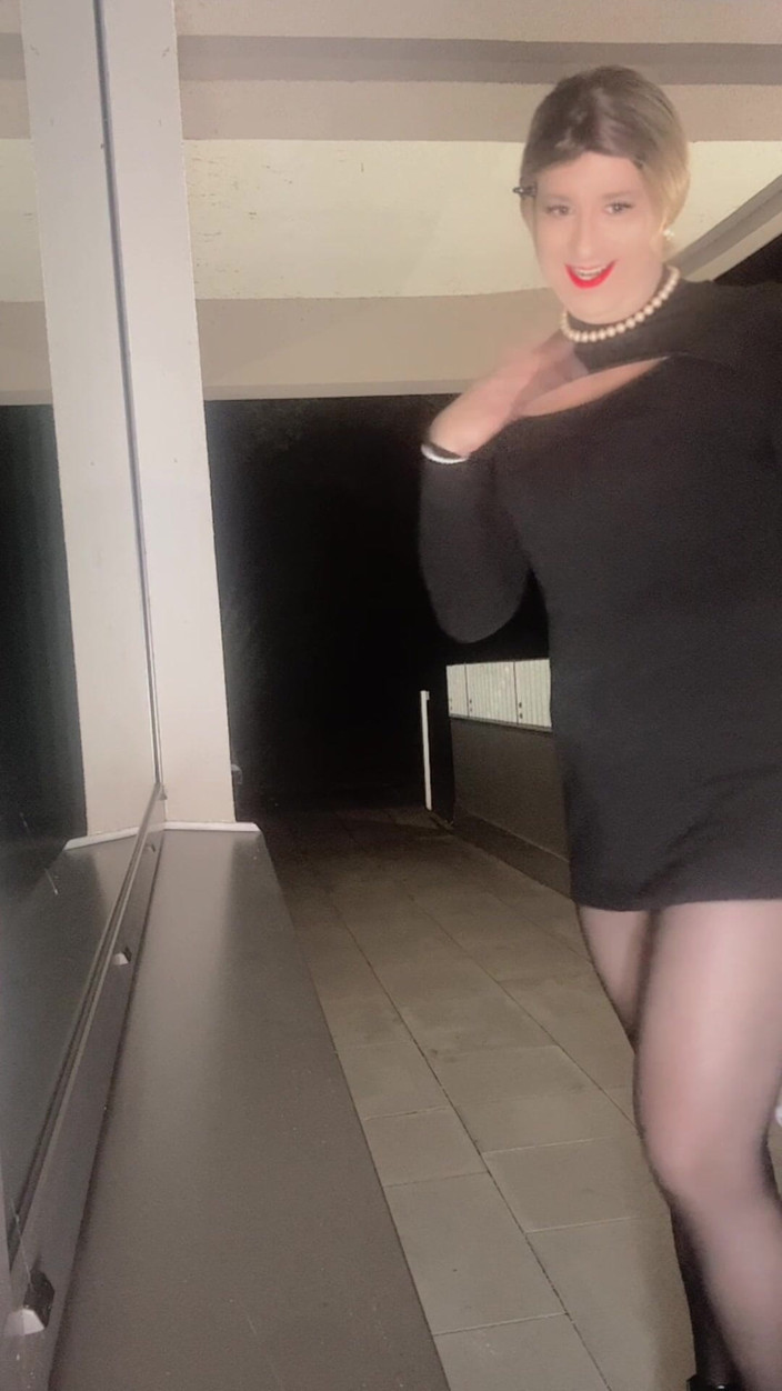 SissyDaniella: Sissy poslouchá bohyni Yasmin