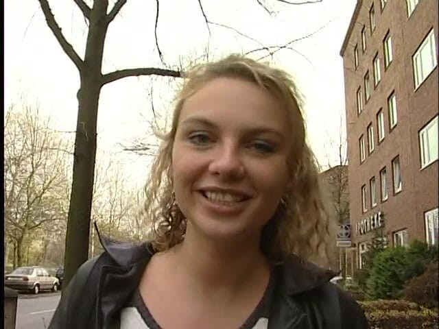 Lucky Cooch: Sexy meisje op straat geïnterviewd