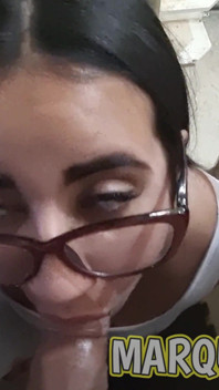 A Secretária Quente Engole até a Última Gota